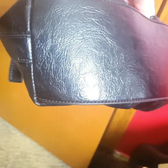 Black Leather Chain-Embellished Women's Bag - Picture 5 of 10